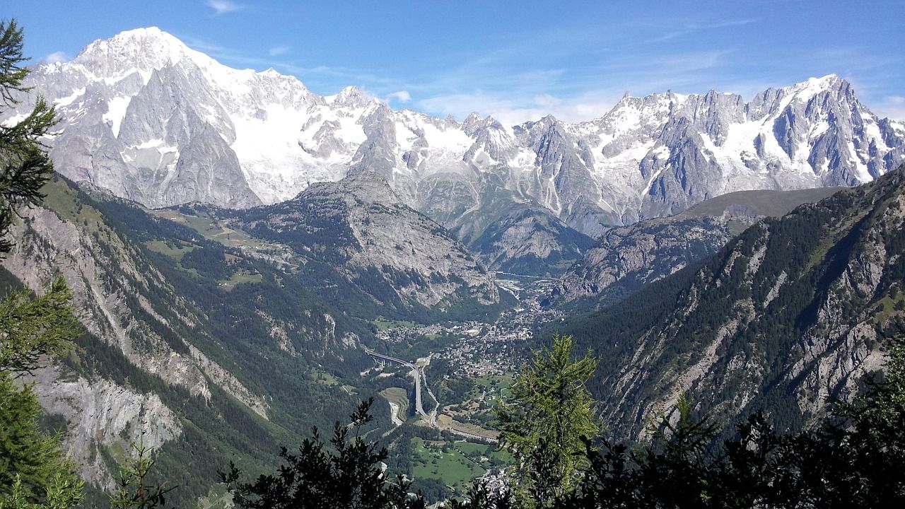 découvrez le déclin de la neige dans les alpes et ses conséquences sur l'environnement, le tourisme et les activités hivernales. analyse des causes et perspectives d'avenir.